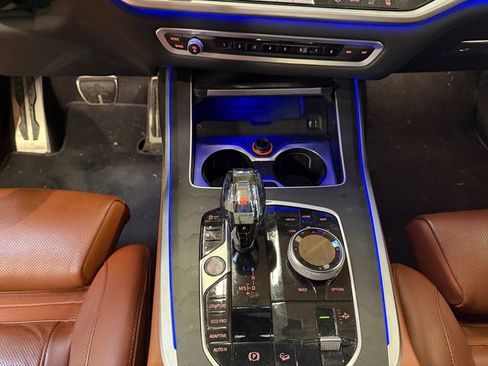 Used 2022 BMW X7 xDrive40i w/ M Sport Package AWD/4WD image 11