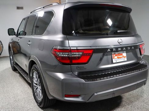 Used 2022 Nissan Armada SL w/ Captain's Chairs Package image 9