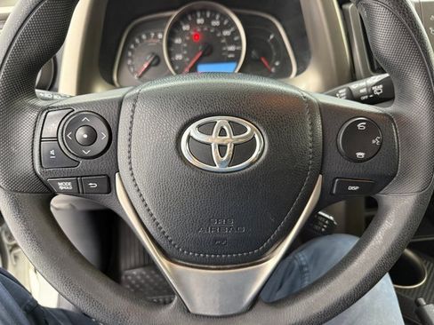 Used 2015 Toyota RAV4 LE image 10