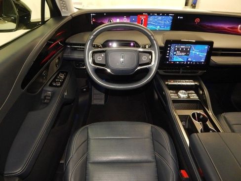 Used 2024 Lincoln Nautilus Reserve w/ Equipment Group 202A image 9