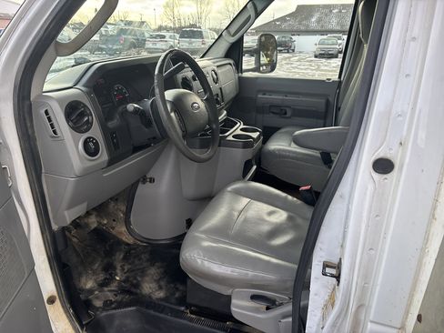 Used 2019 Ford E-350 and Econoline 350 Super Duty w/ Power Windows & Locks Group image 2