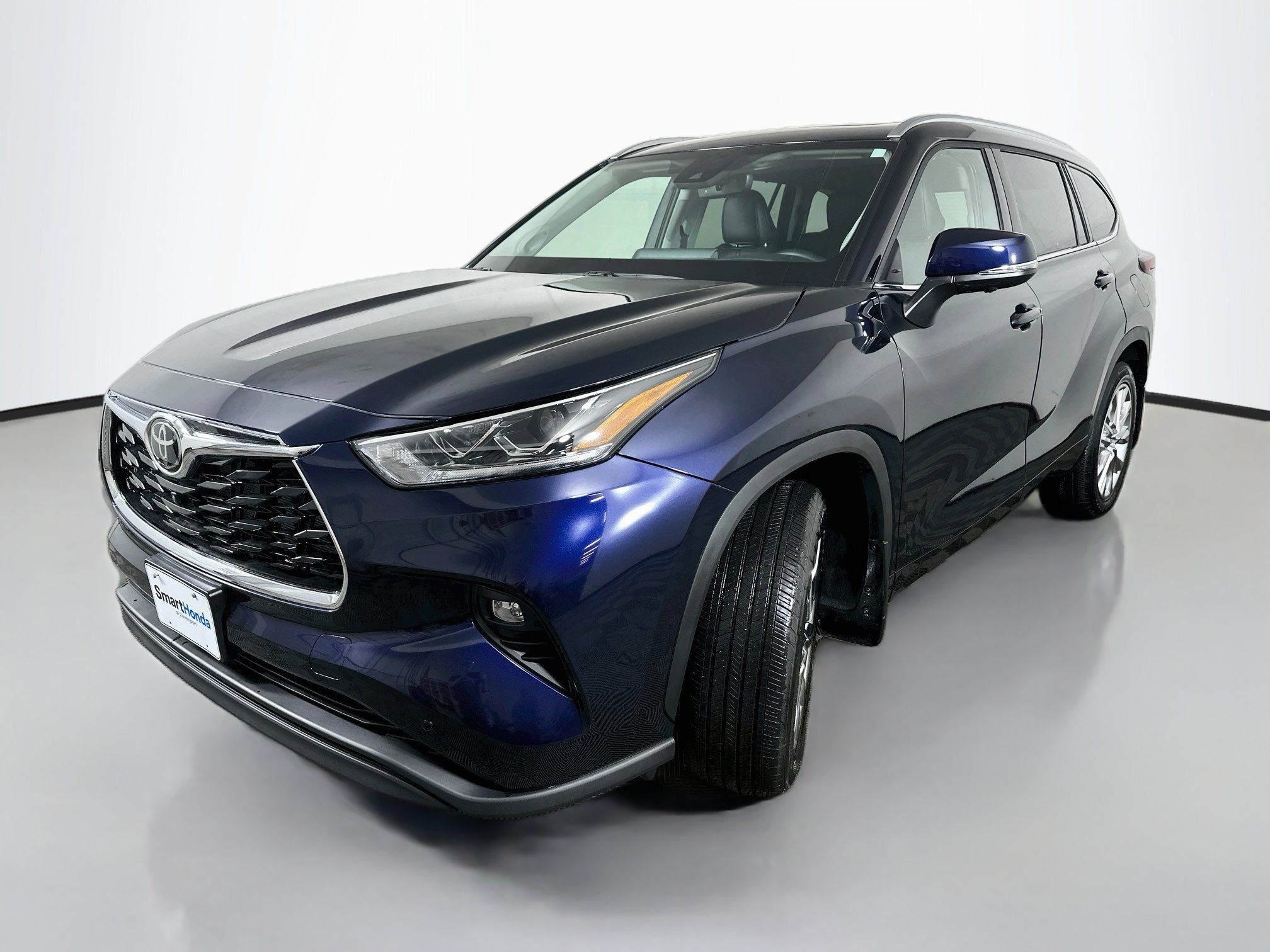 Used 2026 Toyota Highlander Limited AWD/4WD image 3