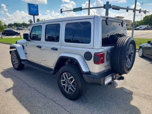 Used 2025 Jeep Wrangler Unlimited Sahara w/ Safety Group AWD/4WD image 3