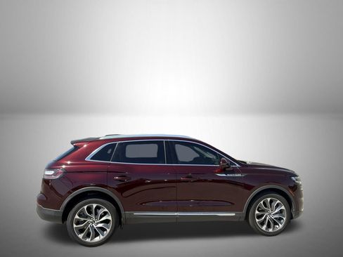 Used 2023 Lincoln Nautilus Reserve w/ Cargo Utility Package AWD/4WD image 4
