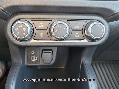 Used 2025 Nissan Versa S w/ Trunk Package image 10