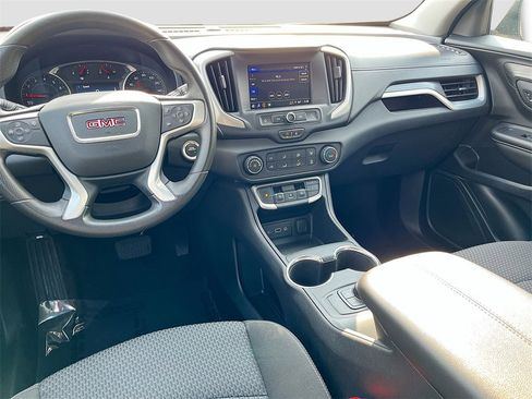 Used 2024 GMC Terrain SLE image 28
