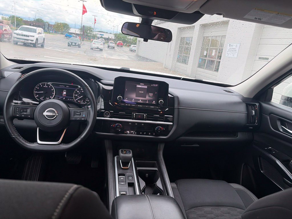 Used 2022 Nissan Pathfinder SV FWD image 23