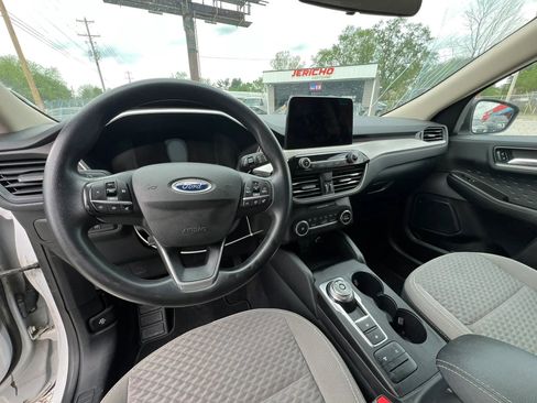 Used 2020 Ford Escape SE image 11