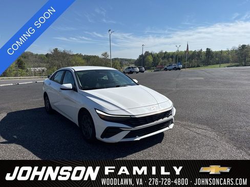 Used 2024 Hyundai Elantra SEL FWD image 1