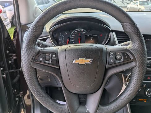 Used 2021 Chevrolet Trax LT AWD/4WD image 37