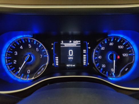 Used 2023 Chrysler Voyager LX FWD image 23