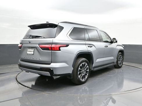 Used 2023 Toyota Sequoia Platinum image 11