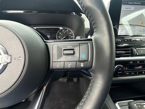 Used 2025 Nissan Pathfinder SL AWD/4WD image 31