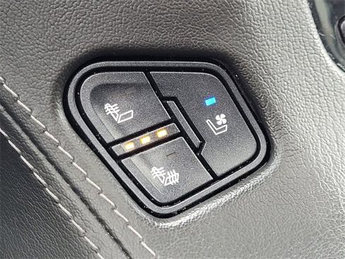 Used 2020 GMC Yukon SLT image 22