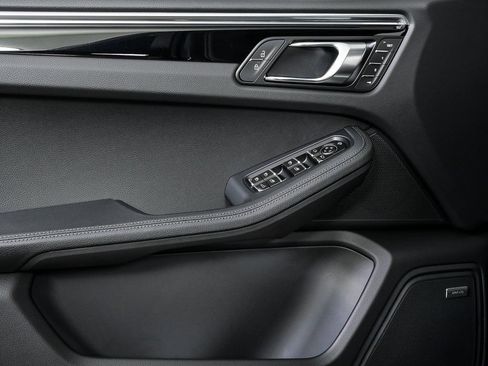 Certified 2026 Porsche Macan AWD/4WD image 6