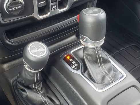 Used 2023 Jeep Wrangler Unlimited Sahara w/ Cold Weather Group AWD/4WD image 22