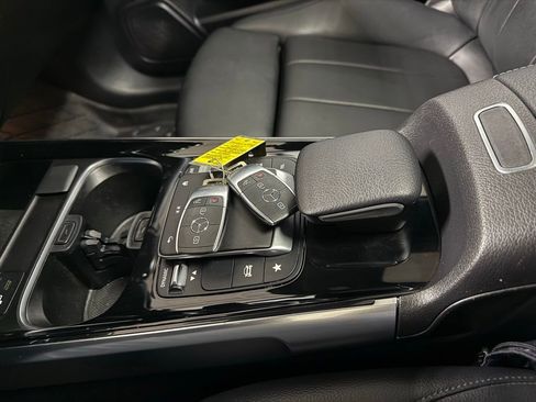 Used 2021 Mercedes-Benz GLB 250 4MATIC image 15