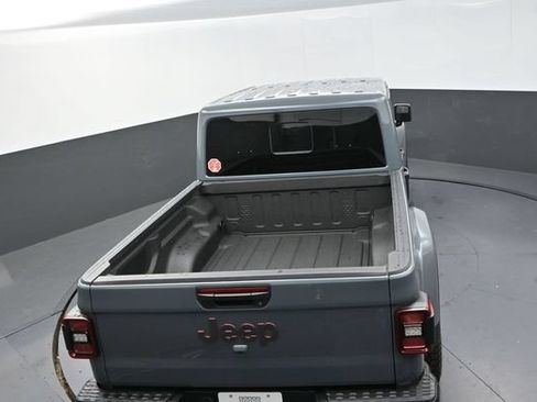 Used 2025 Jeep Gladiator Rubicon AWD/4WD image 17