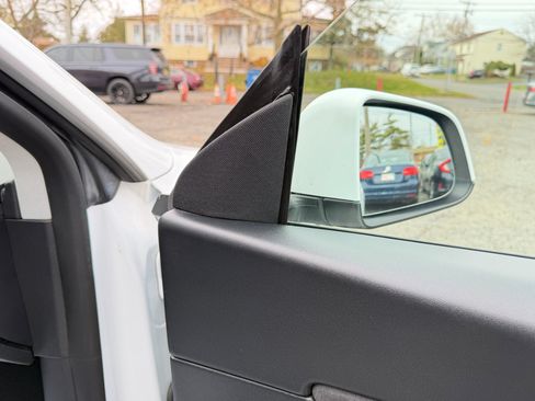 Used 2022 Tesla Model Y Long Range image 49