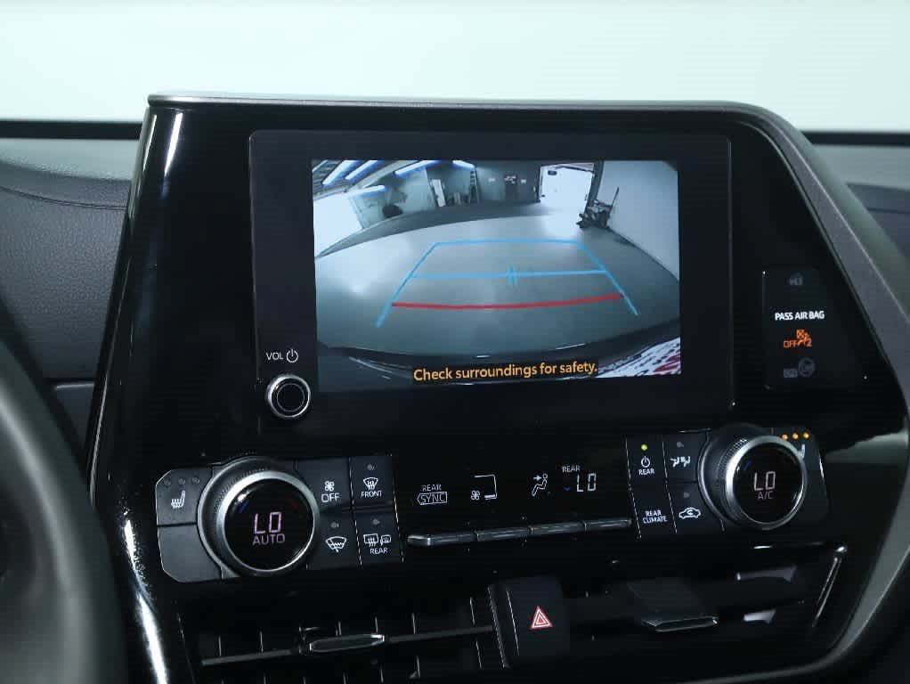 Used 2023 Toyota Highlander XLE FWD image 30