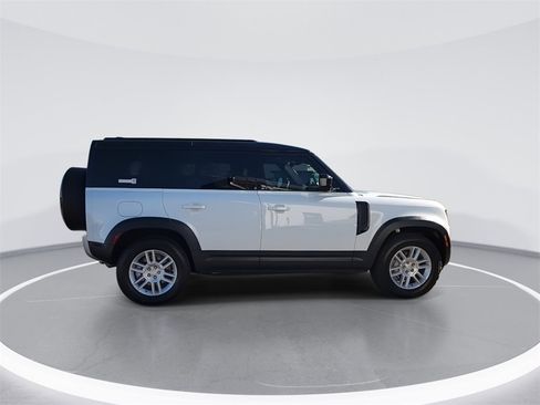 Used 2025 Land Rover Defender 110 S image 9