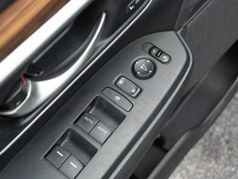 Used 2020 Honda CR-V Touring image 17