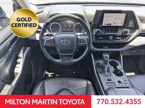 Certified 2024 Toyota Highlander XLE AWD/4WD image 17