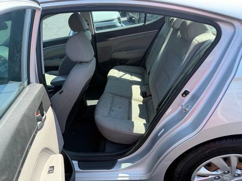 Used 2017 Hyundai Elantra SE w/ Cargo Package FWD image 10
