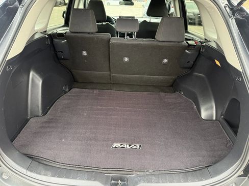 Used 2019 Toyota RAV4 LE image 18