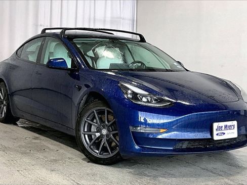 Used 2021 Tesla Model 3 Standard Range Plus image 1