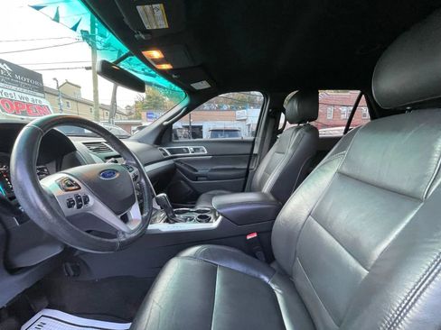 Used 2015 Ford Explorer XLT w/ Equipment Group 202A image 32