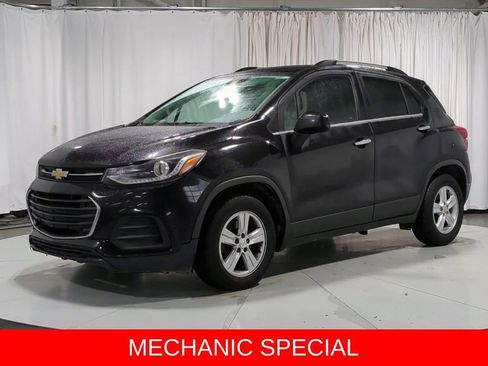 Used 2018 Chevrolet Trax LT w/ LT Convenience Package image 4