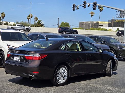 Used 2014 Lexus ES 350 w/ Premium Package FWD image 4