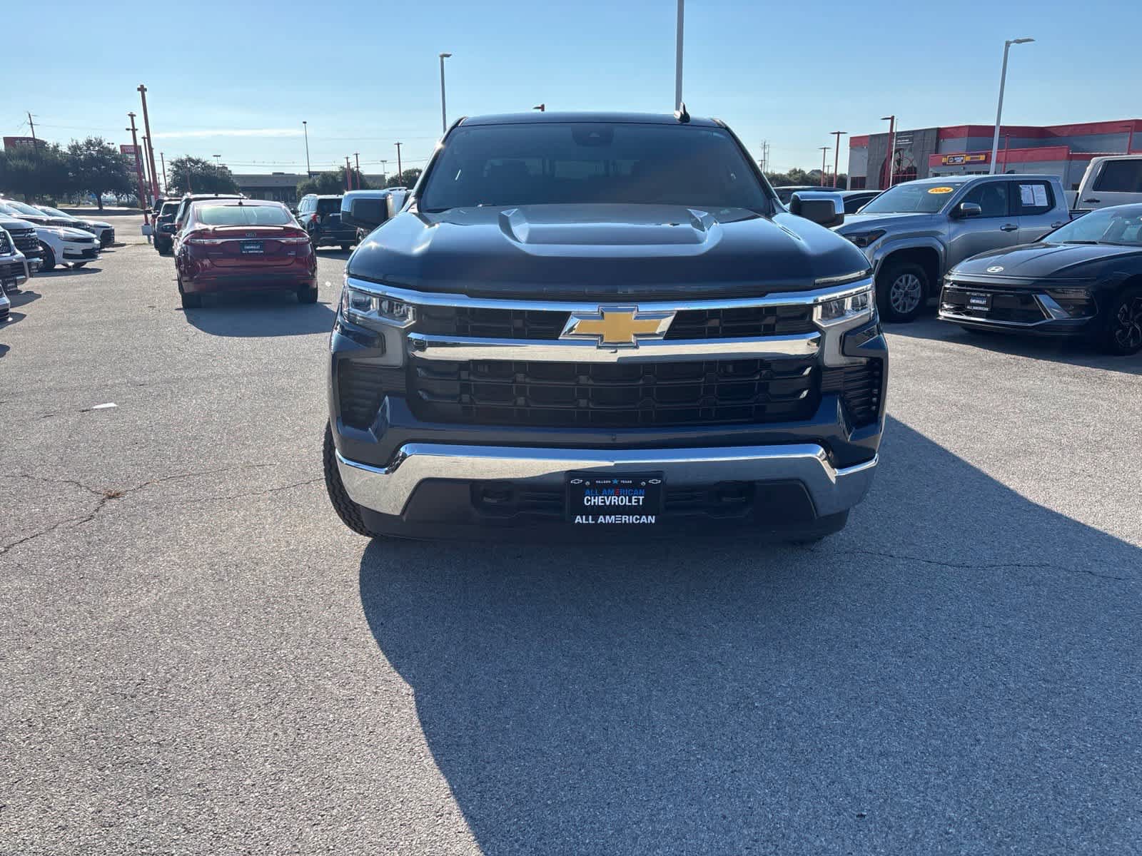 Used 2022 Chevrolet Silverado 1500 LT w/ Leather Package AWD/4WD image 2