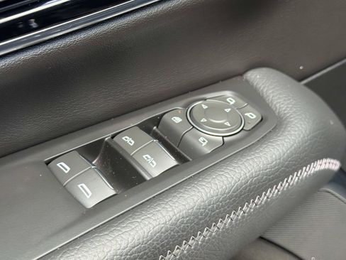 Used 2025 GMC Yukon Denali RWD image 16