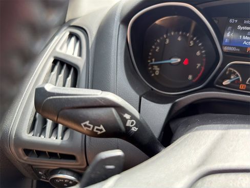 Used 2016 Ford Focus SE w/ SE Sport Package image 24