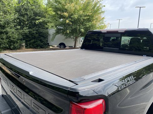 Used 2021 Chevrolet Silverado 1500 LT Trail Boss w/ Convenience Package II AWD/4WD image 16