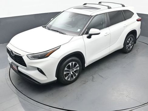 Certified 2023 Toyota Highlander XLE image 47