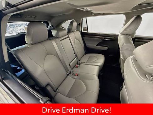 Certified 2023 Toyota Highlander Limited FWD image 27