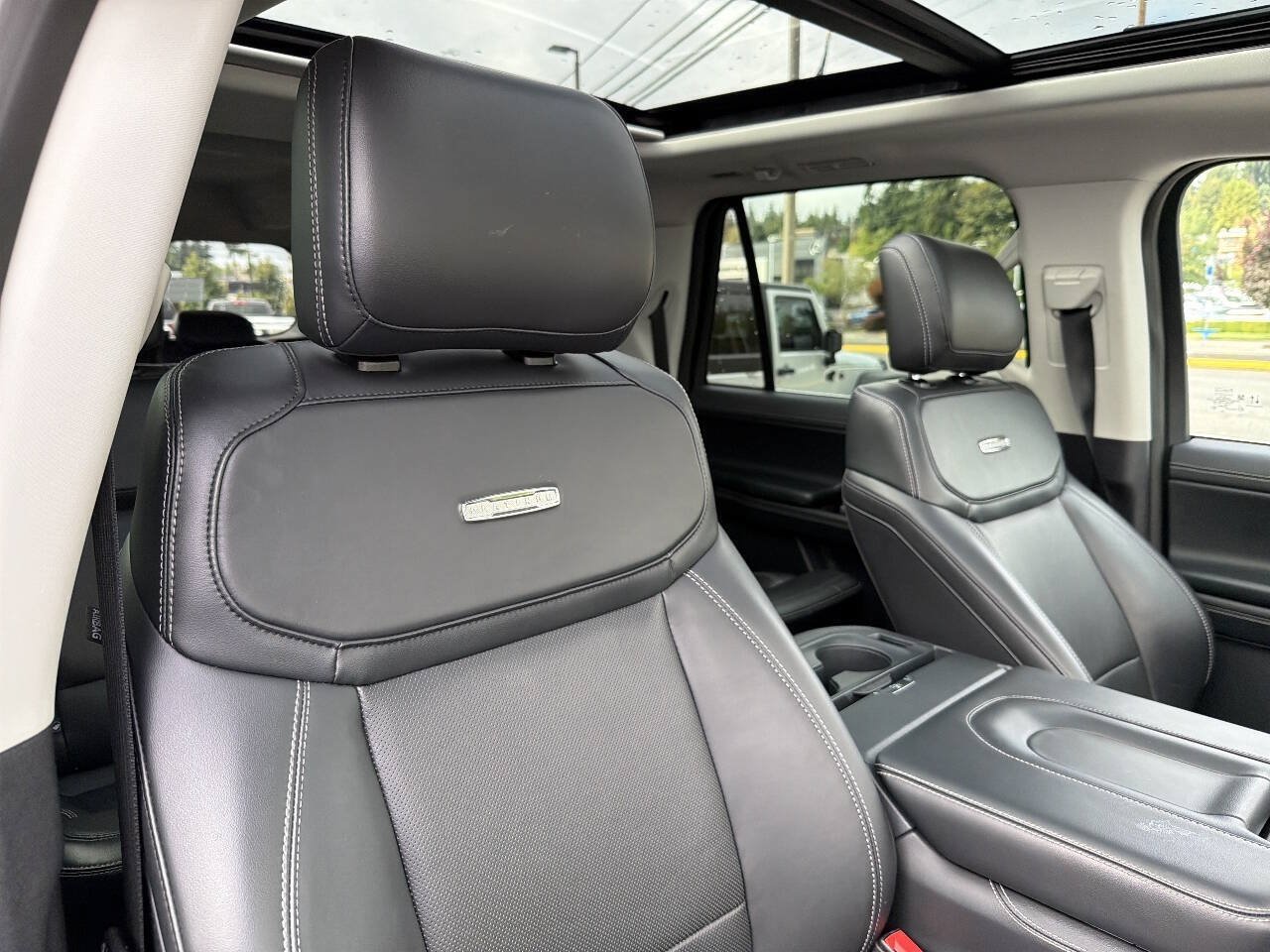Used 2025 Ford Expedition Max Platinum AWD/4WD image 19