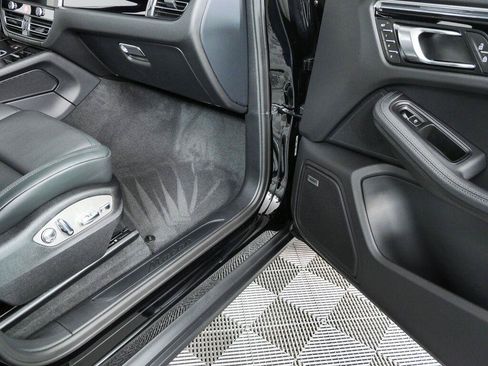 New 2026 Porsche Macan Turbo AWD/4WD image 27