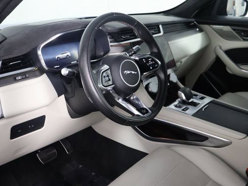 Used 2022 Jaguar F-PACE SVR image 32