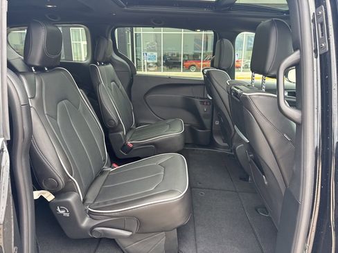 New 2026 Chrysler Pacifica Limited image 31