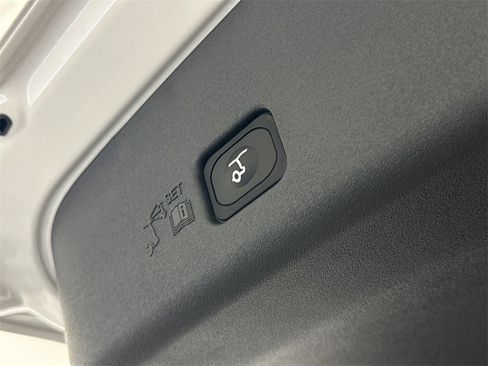 Used 2026 Lincoln Nautilus Reserve w/ Jet Appearance Package image 9