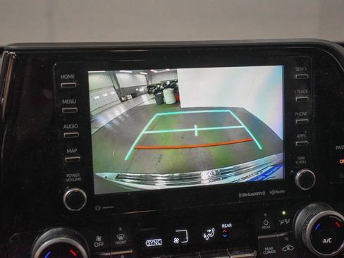 Used 2022 Toyota Highlander LE image 14