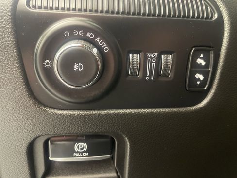 Used 2024 Jeep Wagoneer 4WD w/ HD Trailer Tow Package image 19