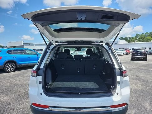 Certified 2023 Jeep Grand Cherokee Laredo image 16