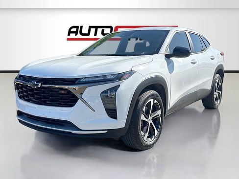 Used 2024 Chevrolet Trax RS w/ Driver Confidence Package FWD image 3