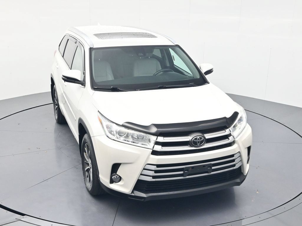 Used 2017 Toyota Highlander XLE AWD/4WD image 38