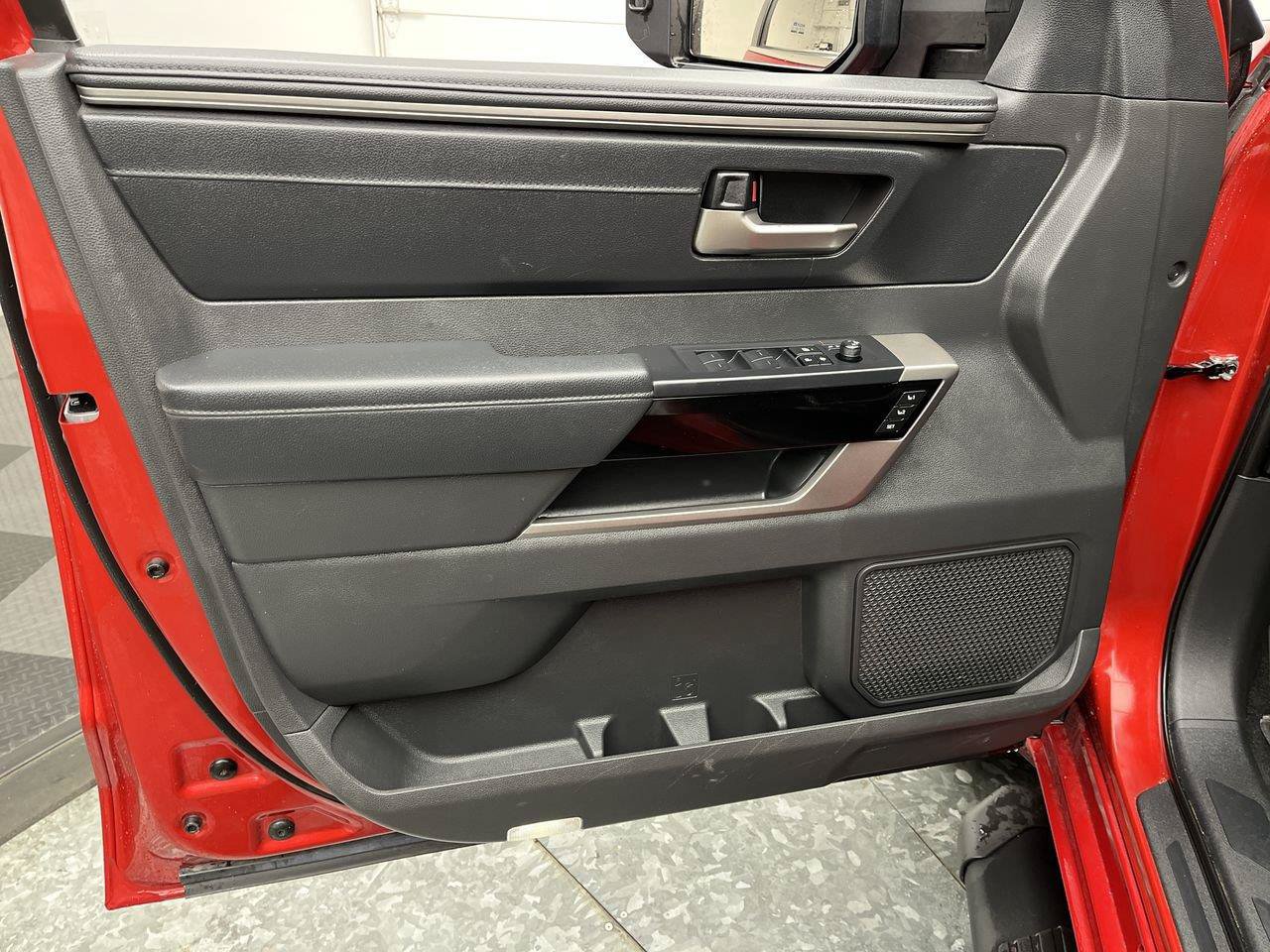 Used 2025 Toyota Tundra Limited AWD/4WD image 7